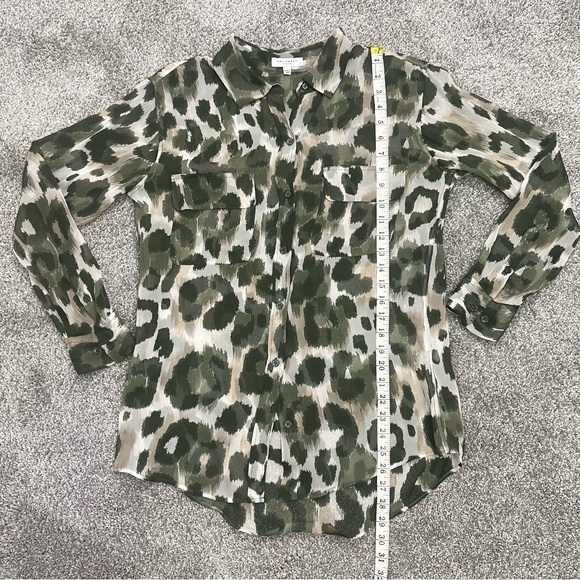 Equipment Femme Slim Signature Silk Shirt Leopard Print Green - Picture 8 of 11